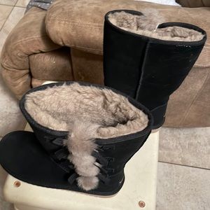 Kookaburra Boots by UGG. Brand new, never worn. 16” tall. Size 7.5
